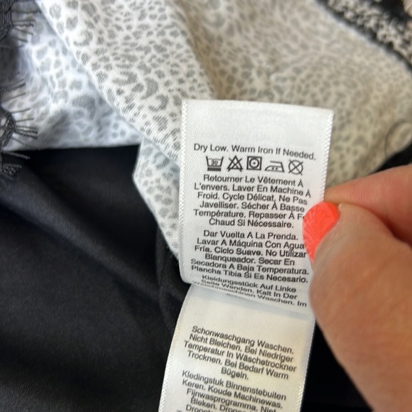 DKNY WOMAN’S IVY LACE FRINGED PULL OVER STYLE  BLACK SHORT SLEEVE DRESS SZ XS - Picture 10 of 12